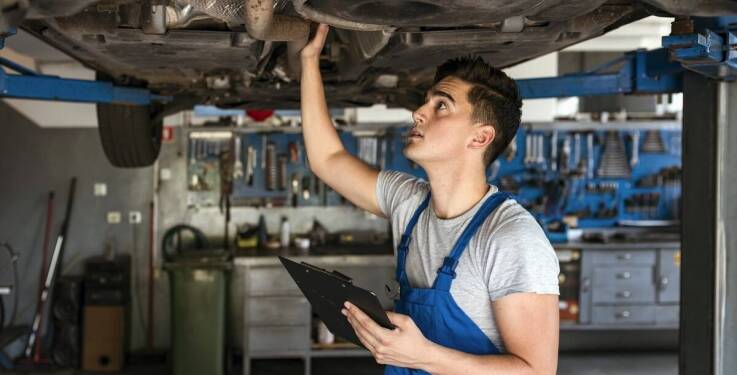 Jak wybrać najlepszego rzeczoznawcę samochodowego do oceny wartości pojazdu?
