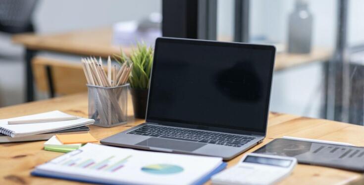 Jak biuro rachunkowe wspiera firmy w prowadzeniu ksiąg handlowych?