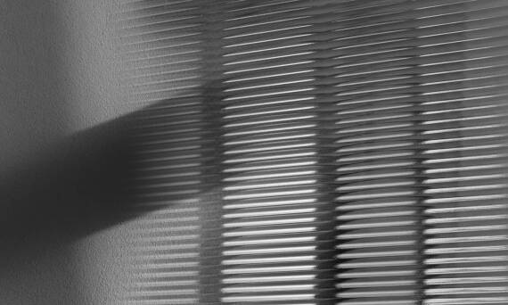 Poliwęglan falisty – idealny materiał na lekkie konstrukcje zadaszeniowe