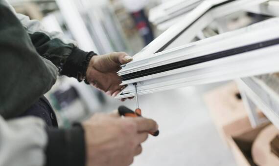 Jak profesjonalny montaż okien wpływa na ich trwałość?