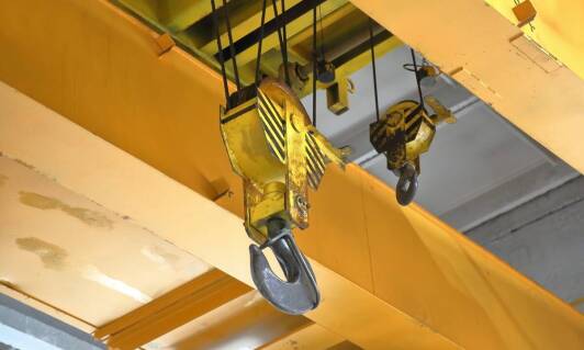 Jak dobrać odpowiednie zawiesie do specyficznych potrzeb przemysłowych?