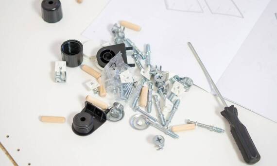 Jakie prowadnice rolkowe wybrać do szuflad w pokoju dziecięcym?