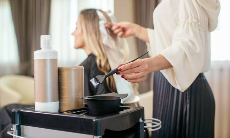 Zagęszczanie włosów: Co warto wiedzieć przed zabiegiem?