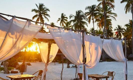 Jakie korzyści oferują wakacje all inclusive organizowane przez biuro z Głogowa?