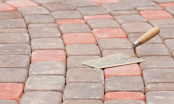 Zastosowanie piaskowca w profesjonalnych usługach brukarskich