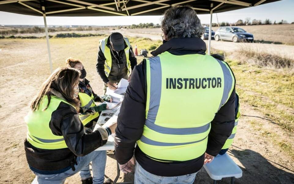 Dlaczego warto rozpocząć swoją przygodę ze spadochroniarstwem od kursu AFF?