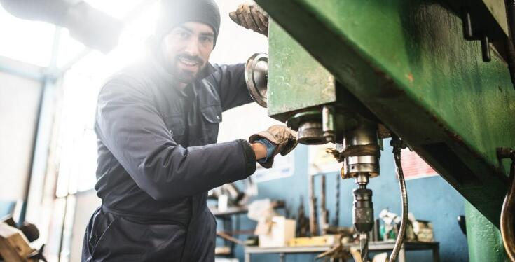 Serwisowanie sprzętu ogrodniczego – klucz do długowieczności urządzeń