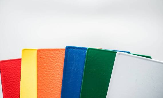 Jakie rodzaje lakierów oferujemy w ramach dorabiania farb samochodowych?