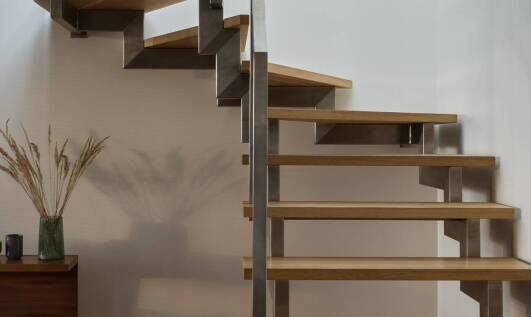 Schody modułowe do samodzielnego montażu: szybki i łatwy sposób na modernizację wnętrza