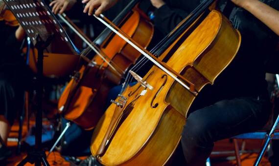 Znaczenie oprawy muzycznej w tworzeniu atmosfery ceremonii pożegnalnej