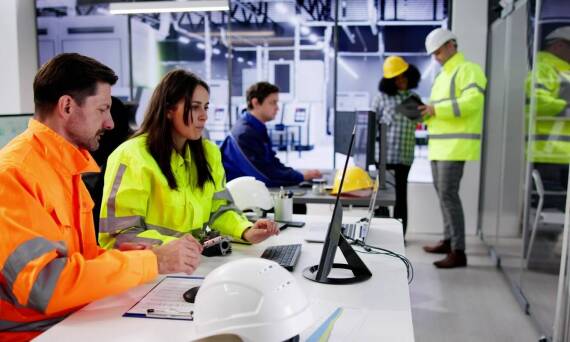 Jakie umiejętności zdobywają uczestnicy szkoleń wstępnych BHP?