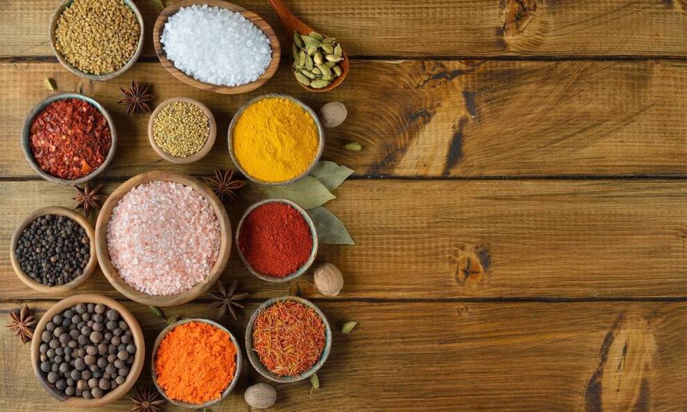 Przyprawy do ryb i owoców morza – jakie wybrać, aby wzbogacić smak potraw?