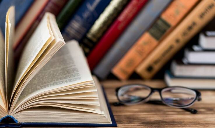 Jakie nowości oferują współczesne wydania słowników polsko francuskich?