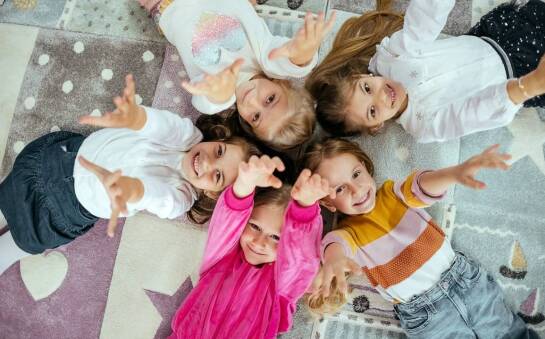 Jak joga wpływa na zdrowie psychiczne i fizyczne dzieci?