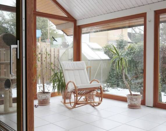 Materiały wysokiej jakości w budowie ogrodów zimowych – dlaczego warto?