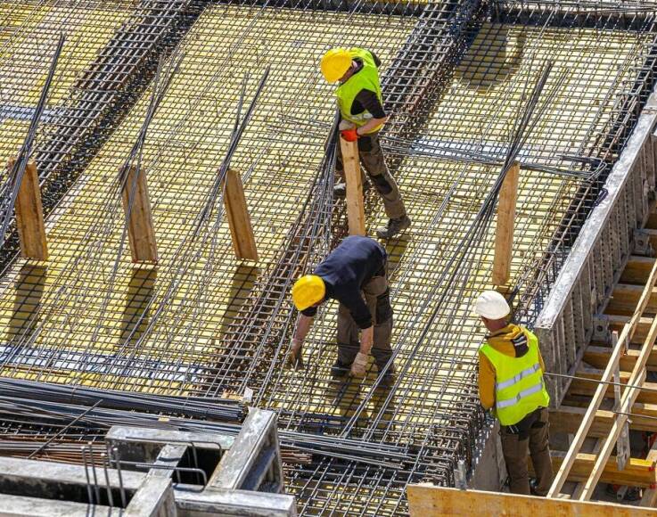 Zastosowanie betonu towarowego w budowie obiektów logistycznych – kluczowe informacje