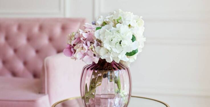 Sztuczne chryzantemy w kompozycjach florystycznych dla domów i mieszkań