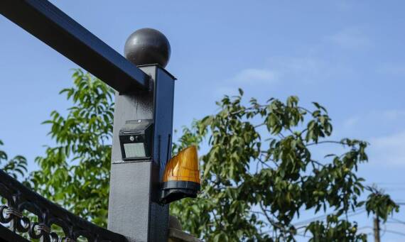 Jakie akcesoria warto dokupić do bram garażowych?