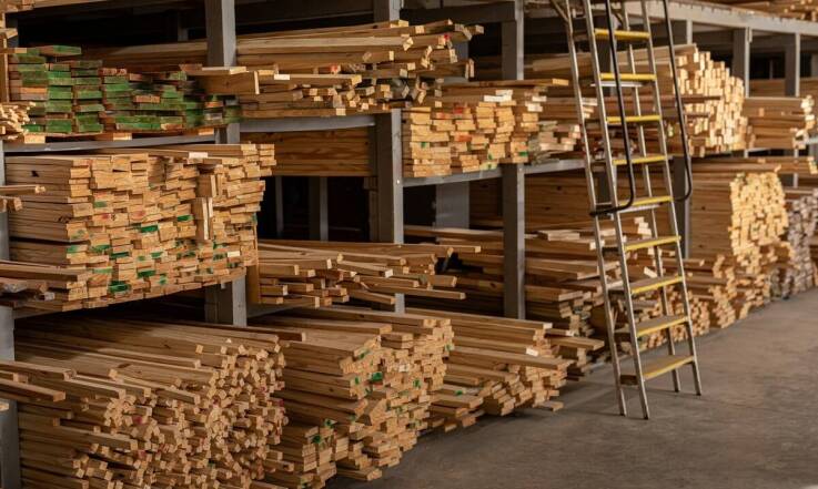 Wpływ jakości drewna na trwałość i estetykę desek podłogowych