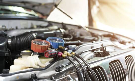 Jak profesjonalnie przeprowadzić serwis klimatyzacji samochodowej?