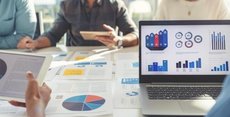 Korzyści z zastosowania programu do ewidencji czasu pracy w dużych flotach pojazdów