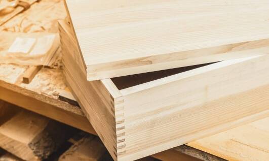 Jak oklejanie krawędzi z finsa gdańsk zwiększa trwałość mebli?