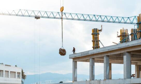 Zastosowanie ścian oporowych z prefabrykatów betonowych w budownictwie