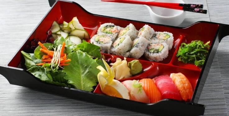 Wyjątkowe menu sushi na uroczystości rodzinne – co wyróżnia naszą ofertę?