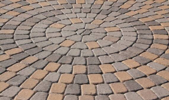Wybór odpowiedniej kostki brukowej – co radzą specjaliści?