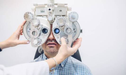 Dlaczego warto regularnie odwiedzać optometrystę w Gdańsku?