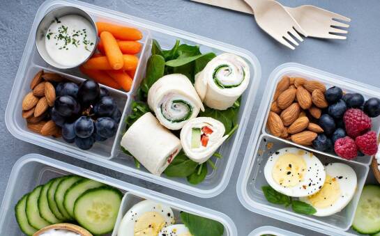 Jak catering eliminuje sztuczne dodatki, promując zdrowe jedzenie?