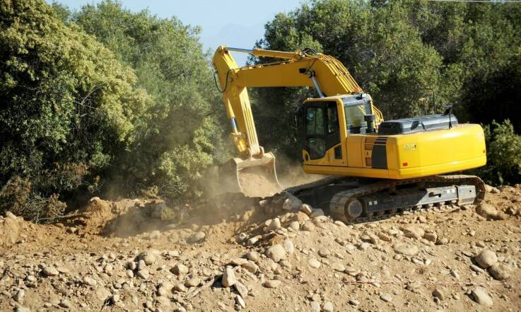 Jak roboty ziemne wpływają na przygotowanie terenu pod budowę?