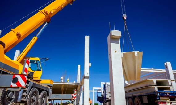 Jak usługi dźwigowe mogą przyspieszyć prace drogowe?