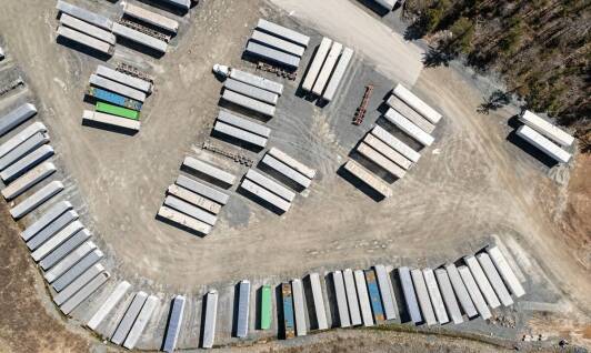 Rola transportu wannami w logistyce budowy