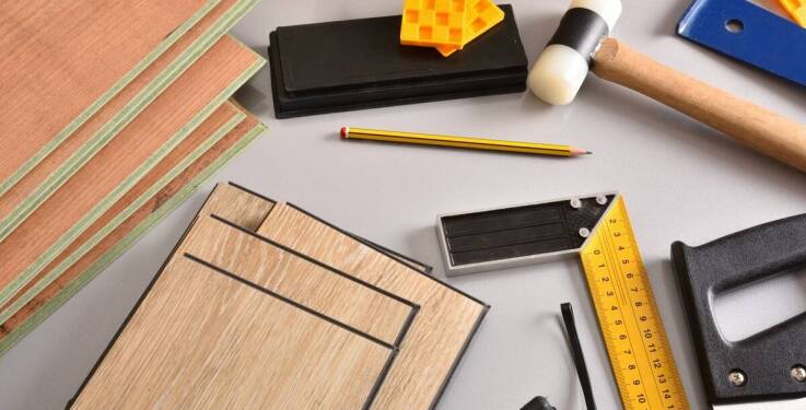 Jak wpływa wybór materiału na koszty budowy kominka rustykalnego?