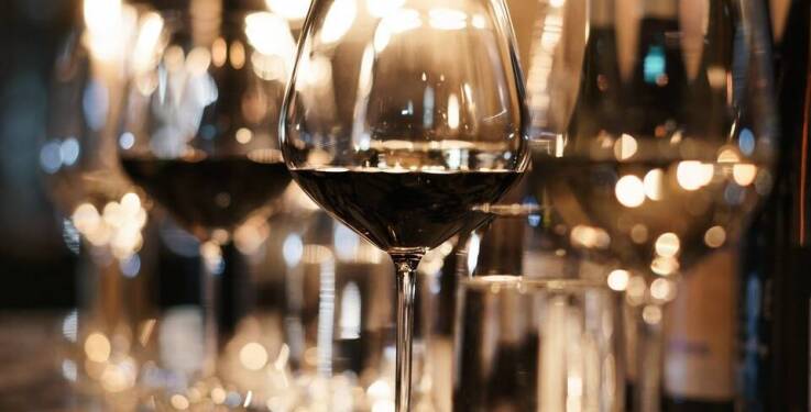 Skrzynki na wino z szufladą – eleganckie i praktyczne rozwiązanie