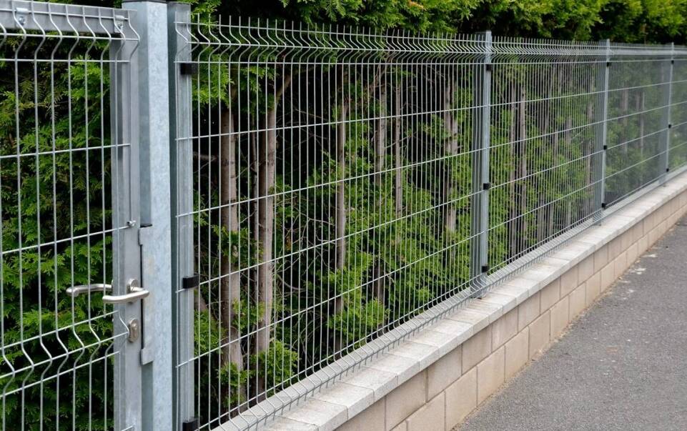 Jakie są najważniejsze cechy ogrodzeń panelowych w kontekście trwałości?