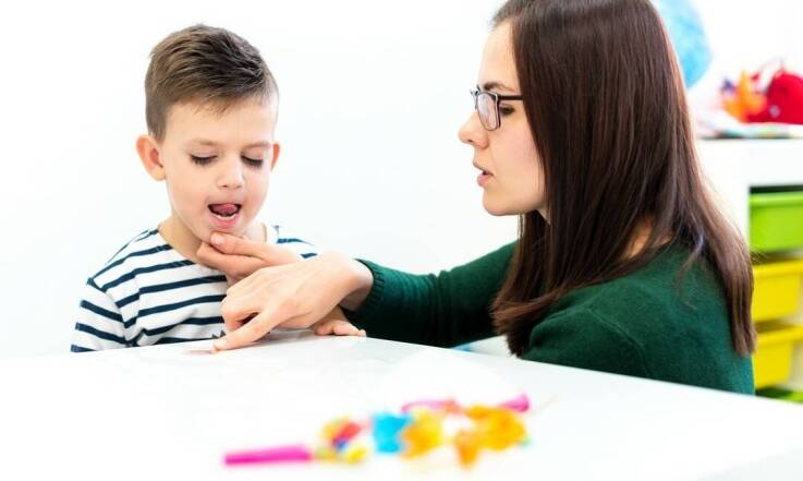 Szpatułki logopedyczne – praktyczny przewodnik dla początkujących logopedów