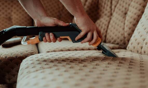 Jakie są korzyści z regularnego czyszczenia mebli tapicerowanych?