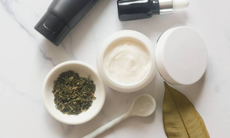 Dermokosmetyki nawilżające – które składniki warto wybierać?