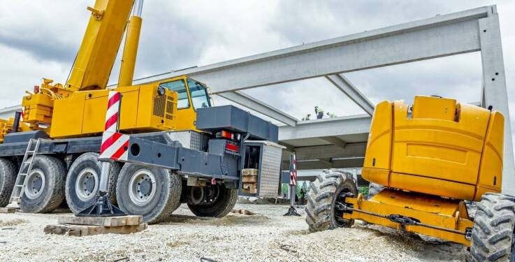 Wynajem żurawia wieżowego – jakie są możliwości dostosowania do specyficznych potrzeb?