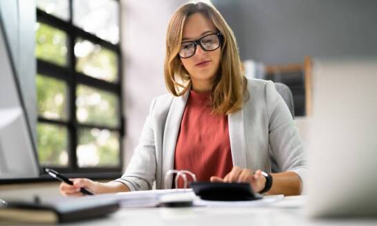 Jak biuro rachunkowe wspiera firmy w rozliczeniach rocznych?