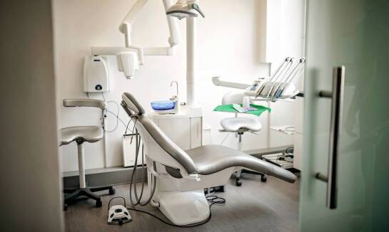 Kompleksowa diagnostyka stomatologiczna z wykorzystaniem najnowszego sprzętu – co oferuje lekarz dentysta w Warszawie?
