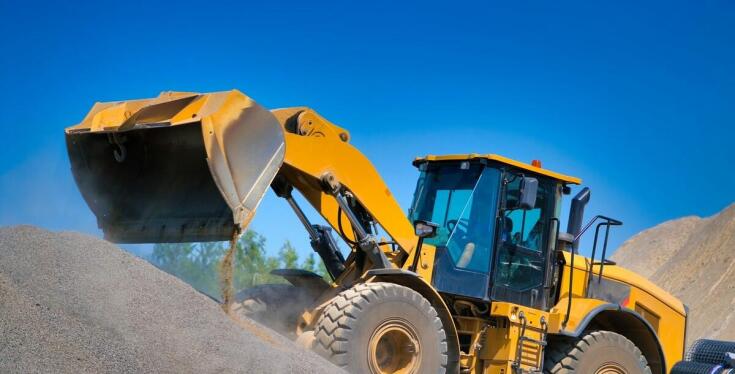 Jakie są kryteria wyboru odpowiedniego rozdrabniacza do prac wyburzeniowych?