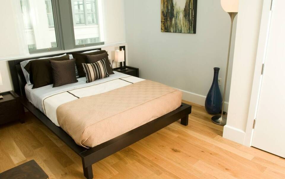 Jak łóżka dębowe z litego drewna wpływają na jakość snu?