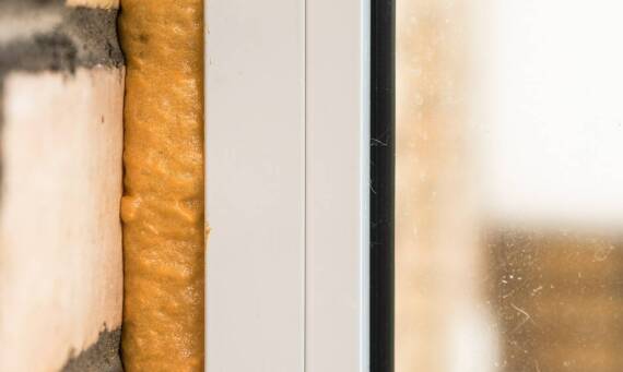 Drzwi zewnętrzne – jak zapewnić odpowiednią izolację akustyczną?