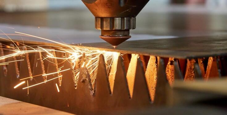 Jak cięcie laserowe zmienia produkcję elementów architektonicznych?