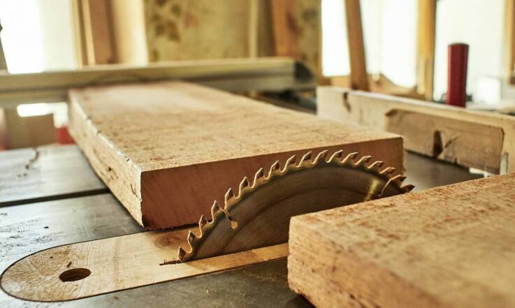 Kluczowe różnice między grubosciówkami a innymi maszynami stolarskimi