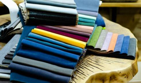 W jaki sposób batyst haftowany wpływa na trwałość sukienek?