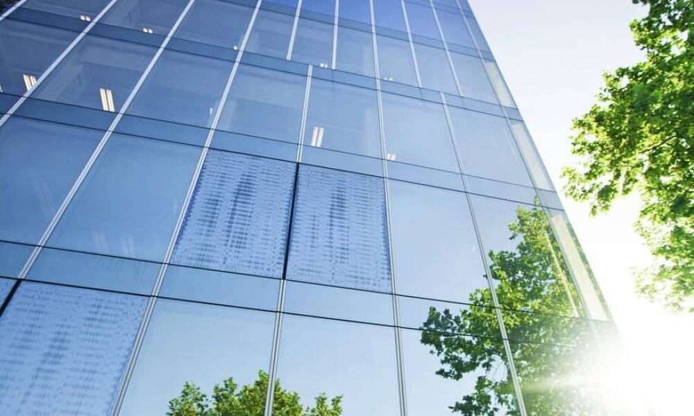 Zastosowanie folii przeciwsłonecznych na przeszkleniach – redukcja kosztów energii